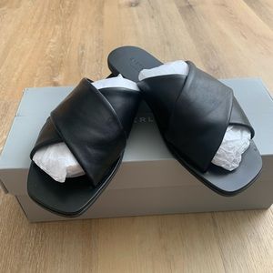 Everlane sandal size 7.5 only walked around house.